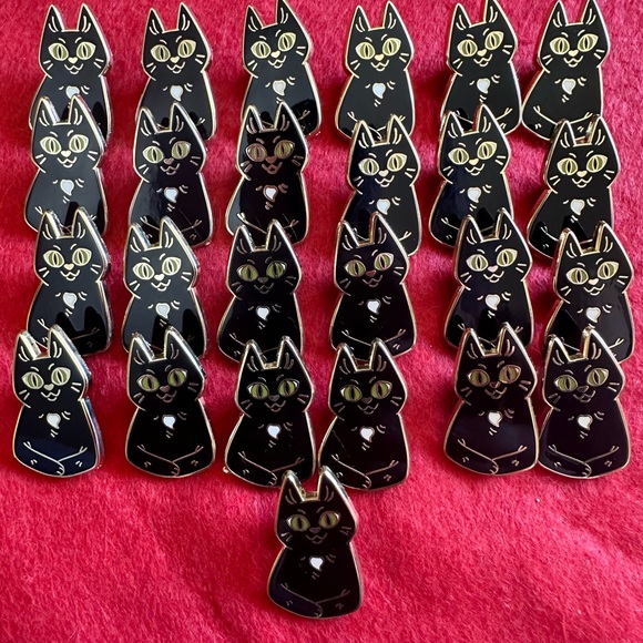 Black cat pin set - Picture 3 of 3